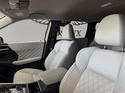 2024 Mitsubishi Outlander PHEV SEL - Photo 9 - Lennox, CA 90304