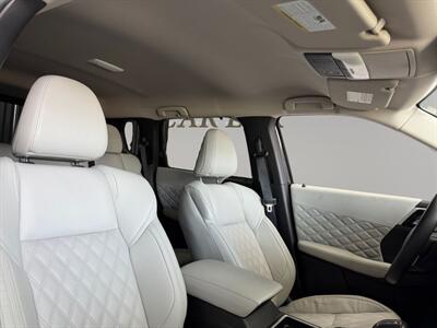 2024 Mitsubishi Outlander PHEV SEL - Photo 15 - Lennox, CA 90304