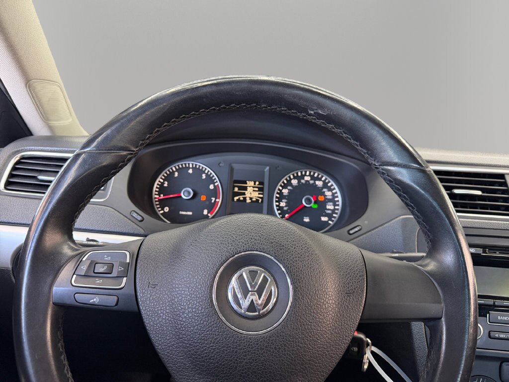 2014 Volkswagen Jetta 1.8T SE - Photo 17 - Lennox, CA 90304
