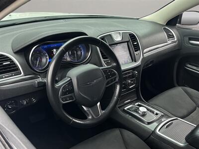 2020 Chrysler 300 Series Touring   - Photo 18 - Lennox, CA 90304