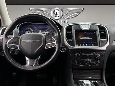2020 Chrysler 300 Series Touring   - Photo 10 - Lennox, CA 90304