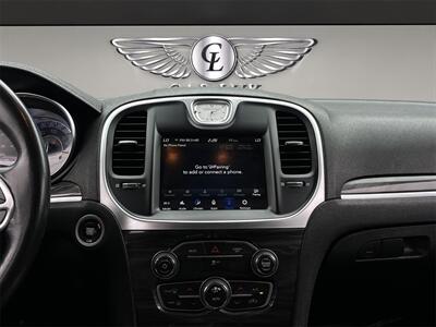 2020 Chrysler 300 Series Touring   - Photo 12 - Lennox, CA 90304