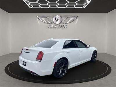 2020 Chrysler 300 Series Touring   - Photo 6 - Lennox, CA 90304