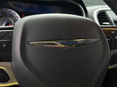 2020 Chrysler 300 Series Touring   - Photo 14 - Lennox, CA 90304