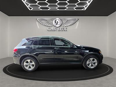 2018 Mercedes-Benz GLC GLC 300   - Photo 8 - Lennox, CA 90304