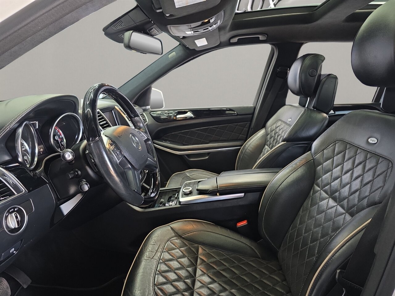 2015 Mercedes-Benz GL 550 4MATIC® - Photo 1 - Lennox, CA 90304