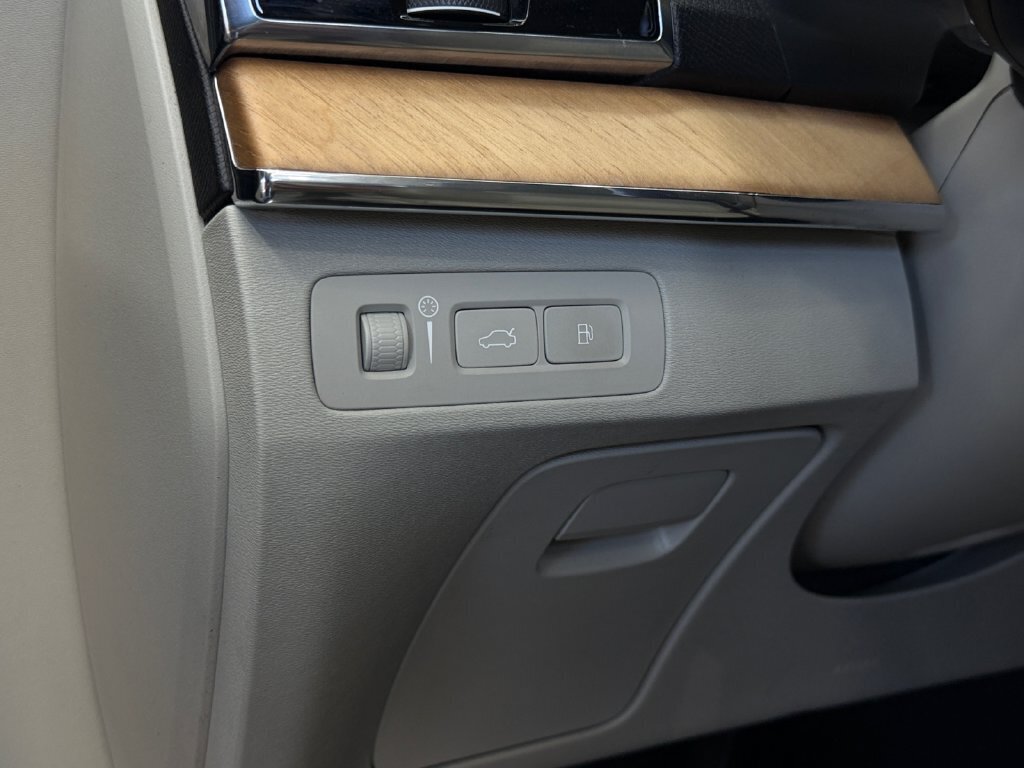 2021 Volvo XC90 Recharge T8 Inscription Expression 7 Passenger - Photo 15 - Lennox, CA 90304
