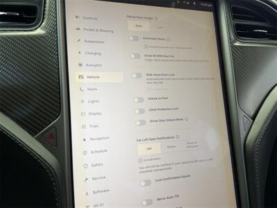 2018 Tesla Model X 75D   - Photo 15 - Lennox, CA 90304