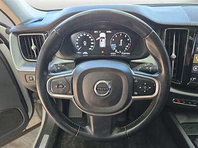 2020 Volvo XC60 T5 Momentum   - Photo 12 - Lennox, CA 90304