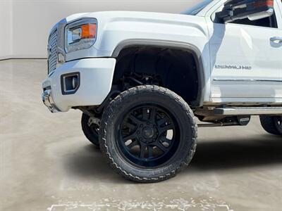 2017 GMC Sierra 2500 Denali   - Photo 14 - Lennox, CA 90304