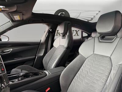 2022 Audi e-tron GT Premium Plus quattro - Photo 9 - Lennox, CA 90304