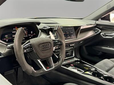 2022 Audi e-tron GT Premium Plus quattro - Photo 16 - Lennox, CA 90304