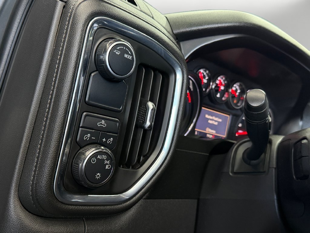 2021 Chevrolet Silverado 1500 LT - Photo 18 - Lennox, CA 90304