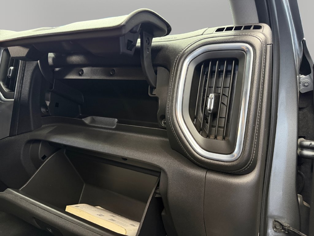 2021 Chevrolet Silverado 1500 LT - Photo 17 - Lennox, CA 90304