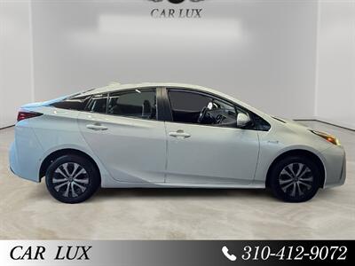 2020 Toyota Prius XLE AWD-e   - Photo 6 - Lennox, CA 90304