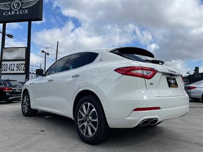 2019 Maserati Levante   - Photo 4 - Lennox, CA 90304