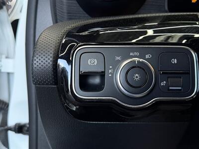 2021 Mercedes-Benz A 220   - Photo 19 - Lennox, CA 90304