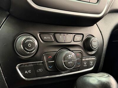2023 Jeep Cherokee Altitude - Photo 16 - Lennox, CA 90304