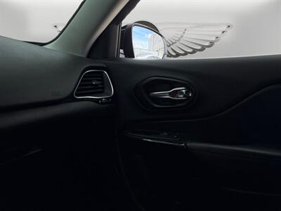 2023 Jeep Cherokee Altitude - Photo 18 - Lennox, CA 90304