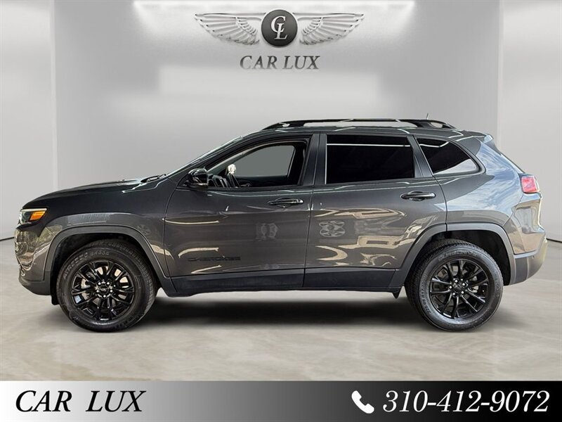 2023 Jeep Cherokee Altitude  