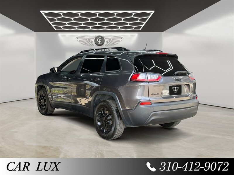 2023 Jeep Cherokee Altitude  