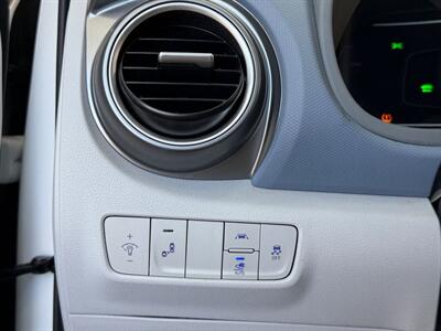 2021 Hyundai KONA Electric Limited   - Photo 20 - Lennox, CA 90304