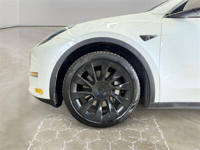 2022 Tesla Model Y Long Range   - Photo 14 - Lennox, CA 90304