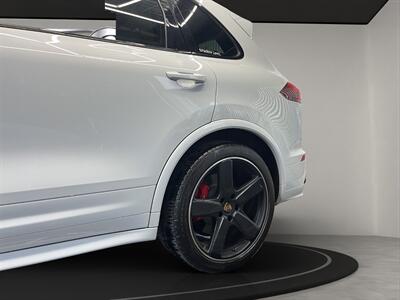 2016 Porsche Cayenne GTS   - Photo 10 - Lennox, CA 90304