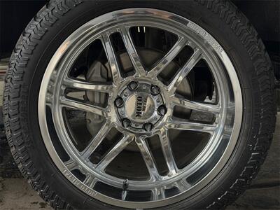 2019 GMC Sierra 1500 SLT - Photo 14 - Lennox, CA 90304