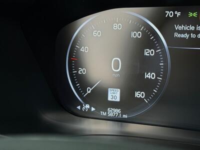 2021 Volvo XC60 Recharge T8 R-Design   - Photo 18 - Lennox, CA 90304