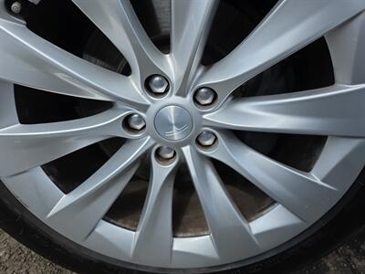 2018 Tesla Model X 75D   - Photo 17 - Lennox, CA 90304