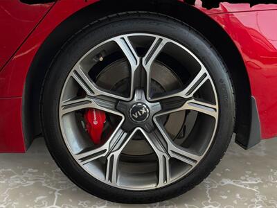 2018 Kia Stinger GT2   - Photo 14 - Lennox, CA 90304