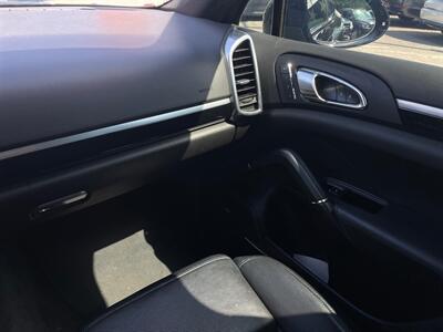 2018 Porsche Cayenne Platinum Edition   - Photo 27 - Lennox, CA 90304