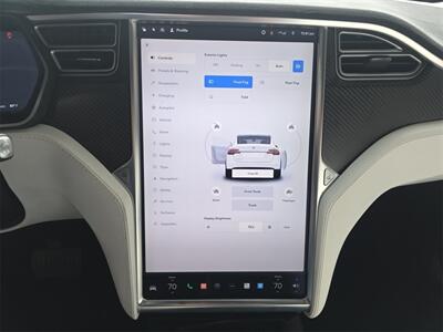 2017 Tesla Model X 75D   - Photo 20 - Lennox, CA 90304