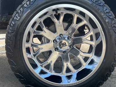 2019 GMC Sierra 1500 Denali   - Photo 16 - Lennox, CA 90304