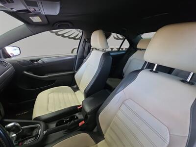 2016 Volkswagen Jetta 1.8T Sport   - Photo 11 - Lennox, CA 90304