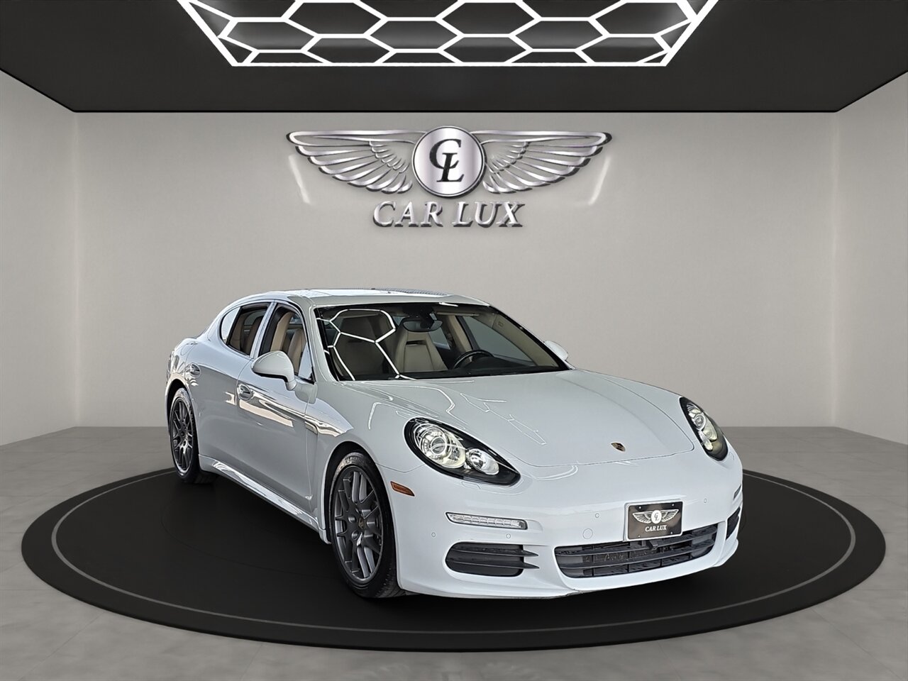 2016 Porsche Panamera Edition - Photo 1 - Lennox, CA 90304