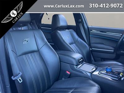 2022 Chrysler 300 Series S V8   - Photo 16 - Lennox, CA 90304