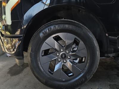 2024 Ford F-150 Lightning Flash   - Photo 29 - Lennox, CA 90304
