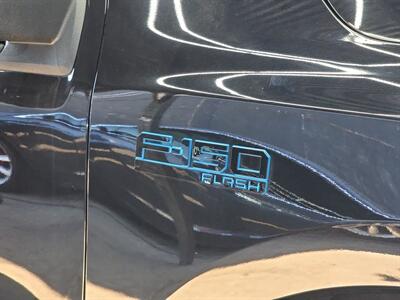 2024 Ford F-150 Lightning Flash   - Photo 35 - Lennox, CA 90304