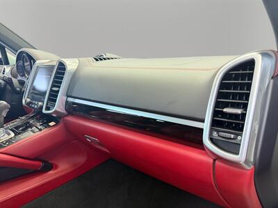 2017 Porsche Cayenne Platinum Edition - Photo 18 - Lennox, CA 90304
