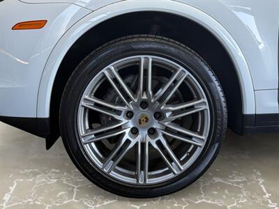 2017 Porsche Cayenne Platinum Edition - Photo 14 - Lennox, CA 90304