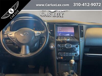 2015 INFINITI QX70   - Photo 13 - Lennox, CA 90304