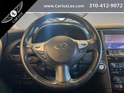 2015 INFINITI QX70   - Photo 11 - Lennox, CA 90304