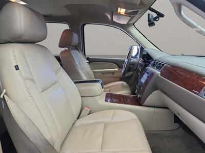 2012 Chevrolet Avalanche LTZ   - Photo 16 - Lennox, CA 90304