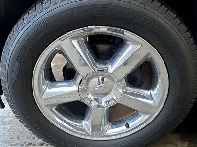 2012 Chevrolet Avalanche LTZ   - Photo 21 - Lennox, CA 90304