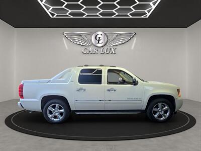 2012 Chevrolet Avalanche LTZ   - Photo 7 - Lennox, CA 90304