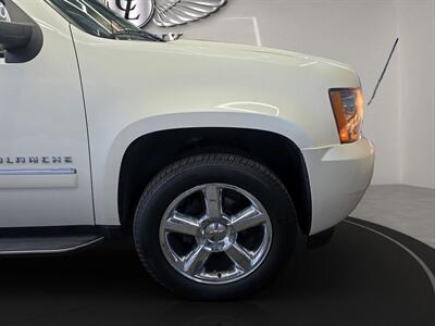 2012 Chevrolet Avalanche LTZ   - Photo 19 - Lennox, CA 90304