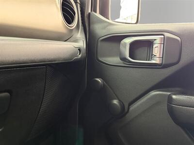 2023 Jeep Gladiator Sport   - Photo 18 - Lennox, CA 90304