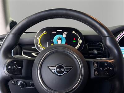 2022 MINI Hardtop 2 Door Signature Plus   - Photo 17 - Lennox, CA 90304